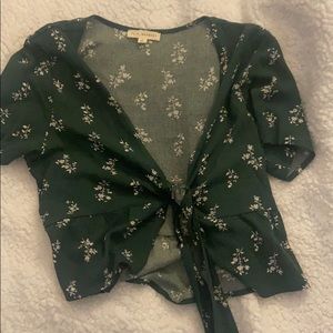 Cute pacsun flowy cross top